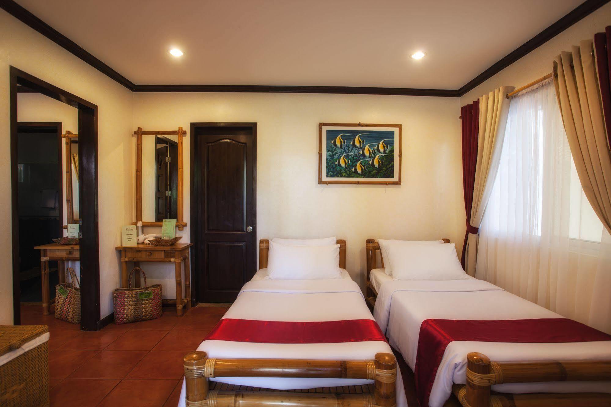 Pura Vida Beach & Dive Resort Dauin Buitenkant foto